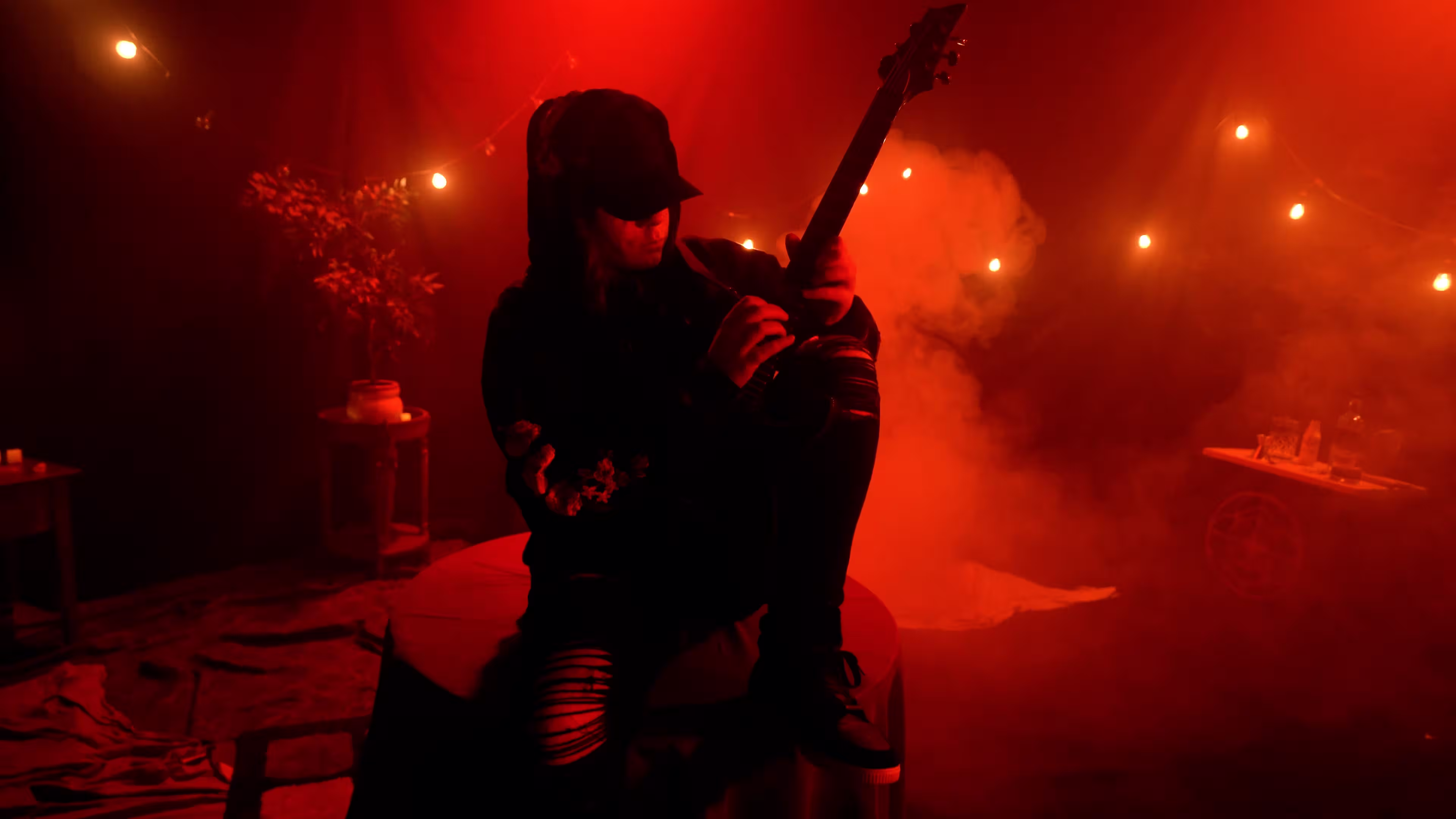 Saint Aria performing